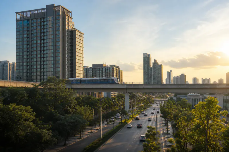 The Airport Rail Link passing homes between Rama 9 and Ramkhamhaeng