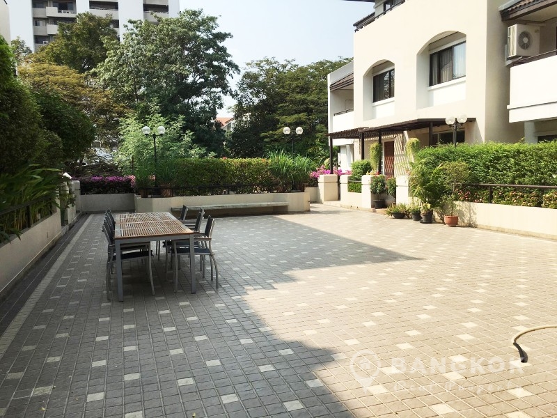 Ekkamai | Spacious 3+1 Bed 3 Bath Townhouse for Sale in Ekkamai