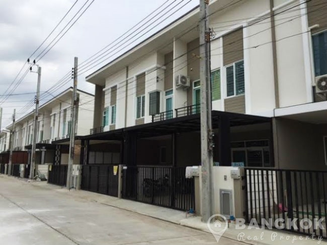 Gated Village in Pattanakarn
