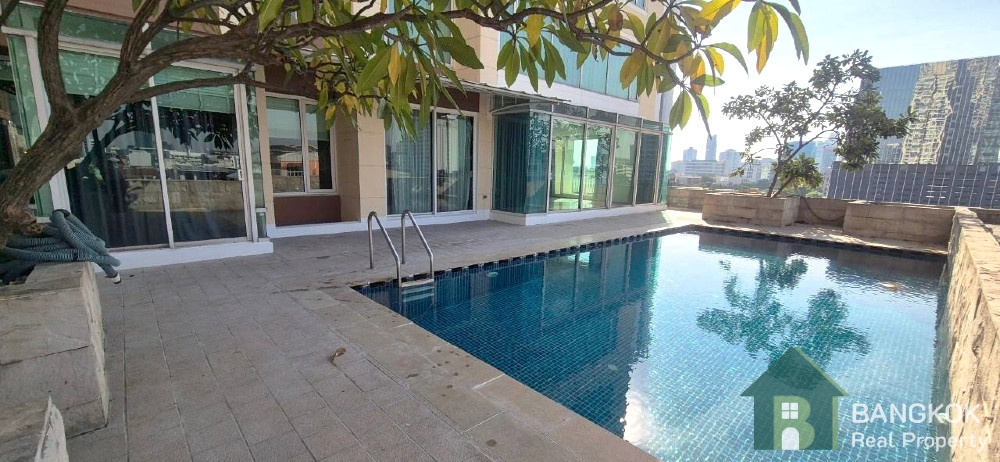 The Empire Place in Sathorn - Riverside