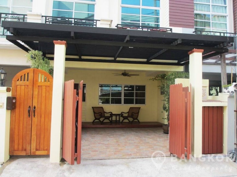 Renovated Spacious 3 Bed 3 Bath On Nut Townhouse for Sale in On Nut - Bearing