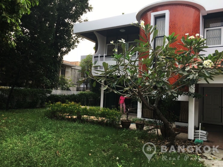 Bangkok Hospital Soonvijai | Spacious Detached 4 Bed Family House in Pattanakarn