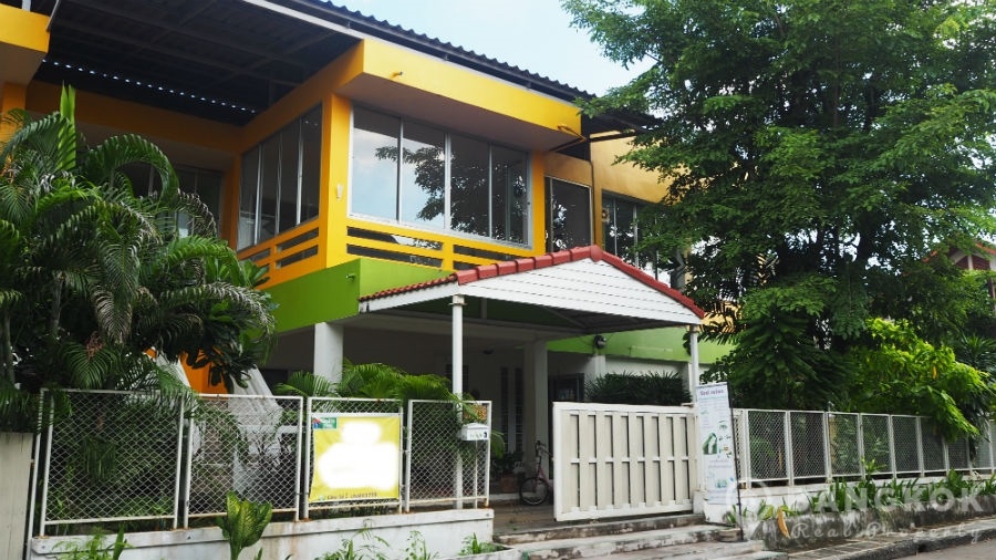 Detached Ramkhamhaeng Commercial Building to Rent in Pattanakarn