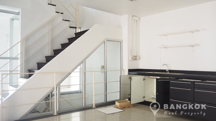 Very Spacious Thonglor Home Office near BTS in Thong Lor