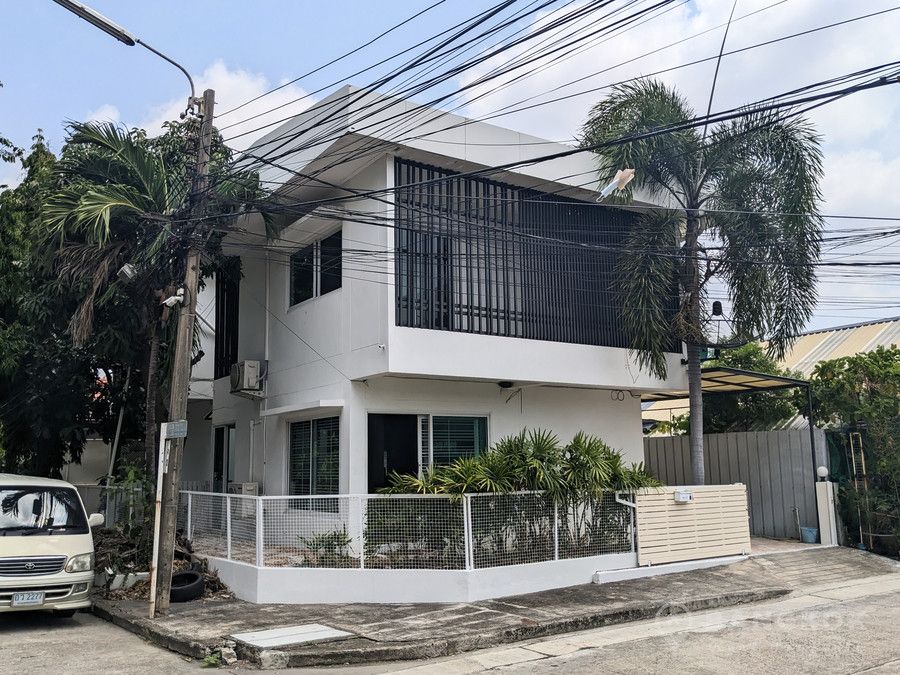 Sammakorn Village in Ramkhamhaeng - Minburi
