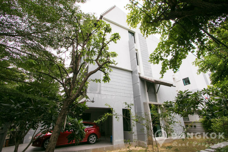 Spacious Modern 3 Bed 4 Bath On Nut Townhouse in On Nut - Bearing