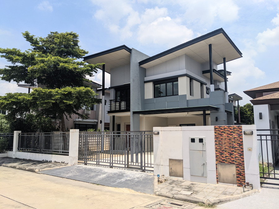 Aqua Divina by Sammakorn in Ramkhamhaeng - Minburi