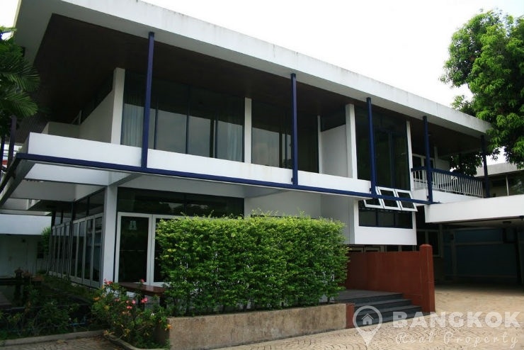 Thonglor | Spacious Detached 4 Bed 5 Bath House in Thong Lor