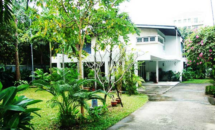 Detached 3 Bedroom Phrom Phong House with Garden in Phrom Phong