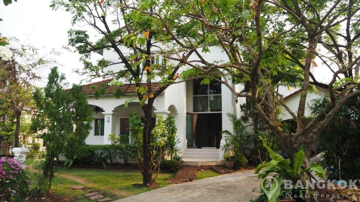 Laddawan Srinakarin in Bang Na