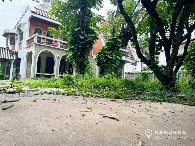 Phloen Chit | Large Detached House for Commercial Use in Ratchadamri - Chidlom