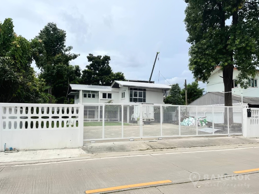 Suan Luang | Detached 3 Bed Home Office off Rama 9 in Srinakarin
