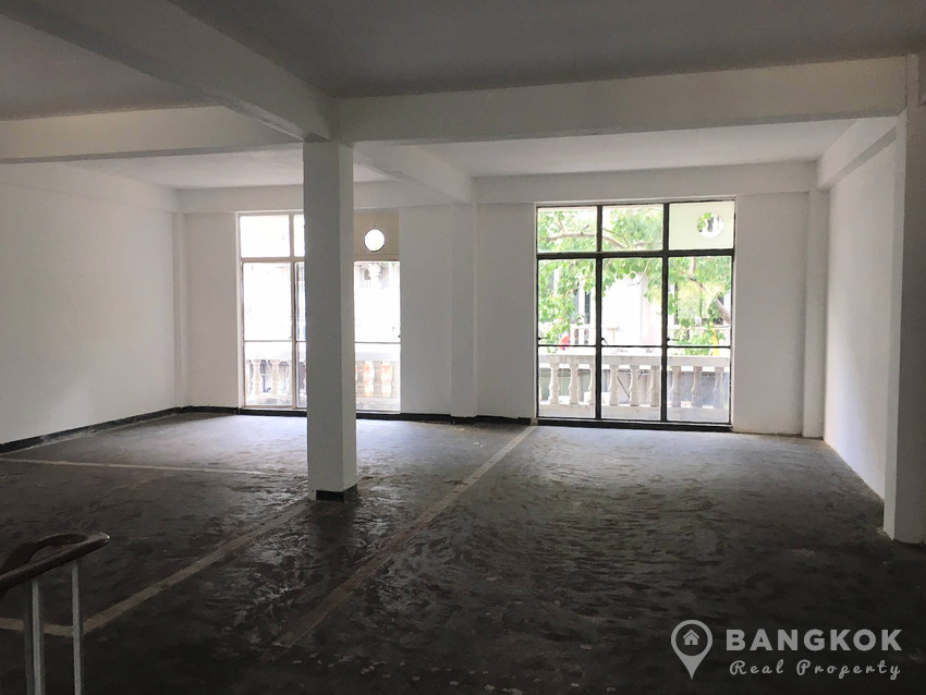 Silom Commercial Building Near Chong Nonsi BTS in Sathorn - Riverside