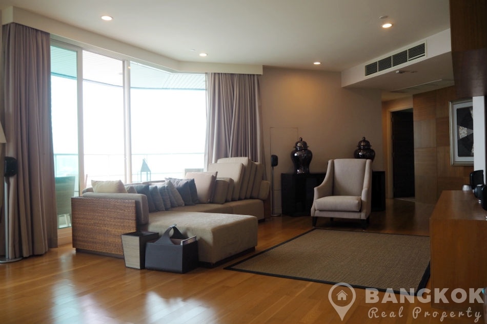 Watermark Chaophraya in Sathorn - Riverside