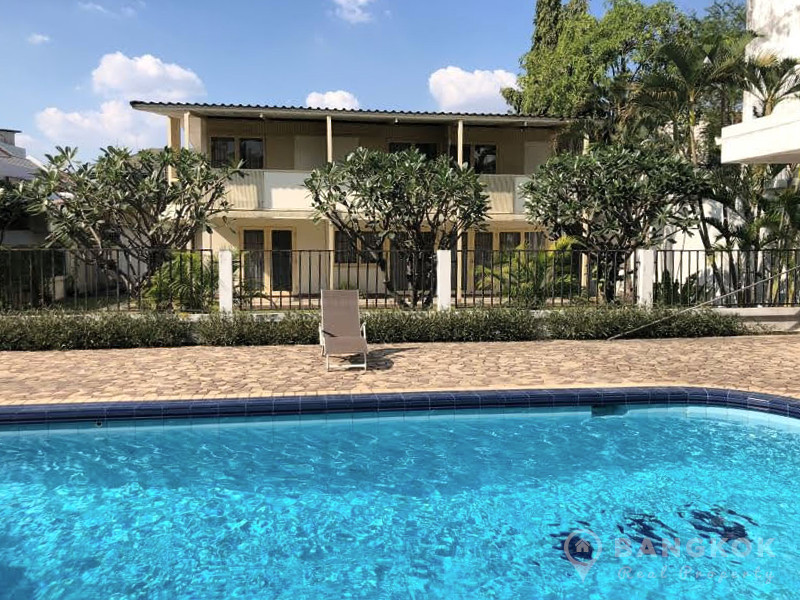 Phra Khanong | Detached 3+1 Bed House with Shared Pool in Phra Khanong