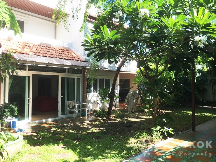 Modern Detached 3 Bedroom Phra Khanong House in Phra Khanong