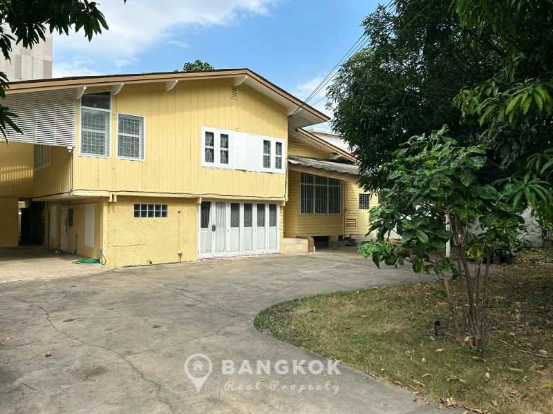 Ekkamai | Detached Commercial House near DONKI Mall Thonlor in Thong Lor
