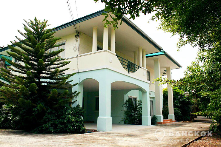Bangchak | Detached 4 Bed 5 Bath House near BTS in On Nut - Bearing