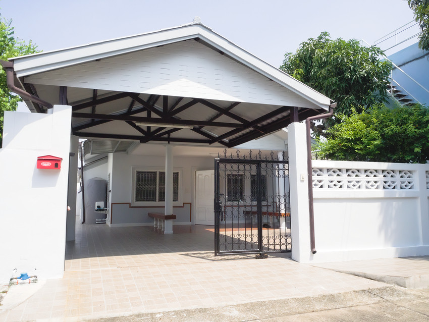 Sammakorn Village in Ramkhamhaeng - Minburi