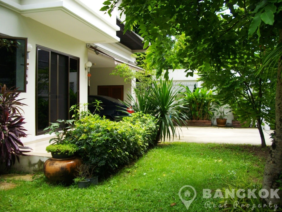 Thonglor | Modern Detached 2 + 1 Bed 3 Bath House in Thong Lor