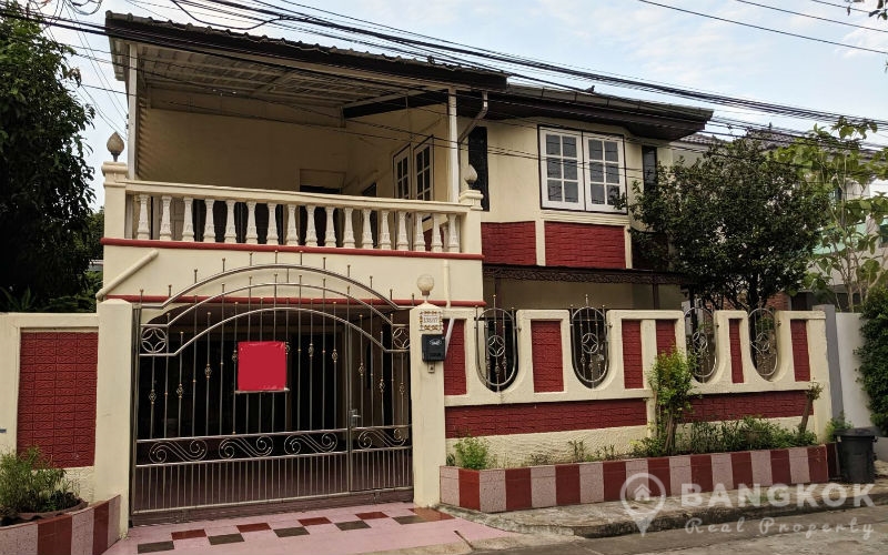 Sammakorn Village in Ramkhamhaeng - Minburi