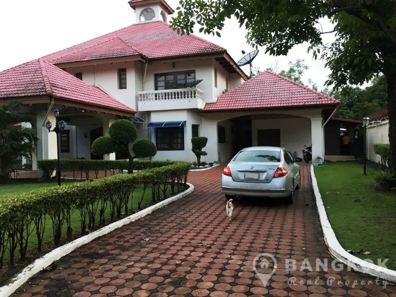 Large Detached 6 Bed Phatthanakan House for Sale in Pattanakarn