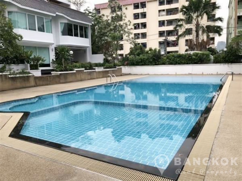 Spacious 3+1 Bed 3 Bath Townhouse in Sukhumvit 49 in Phrom Phong
