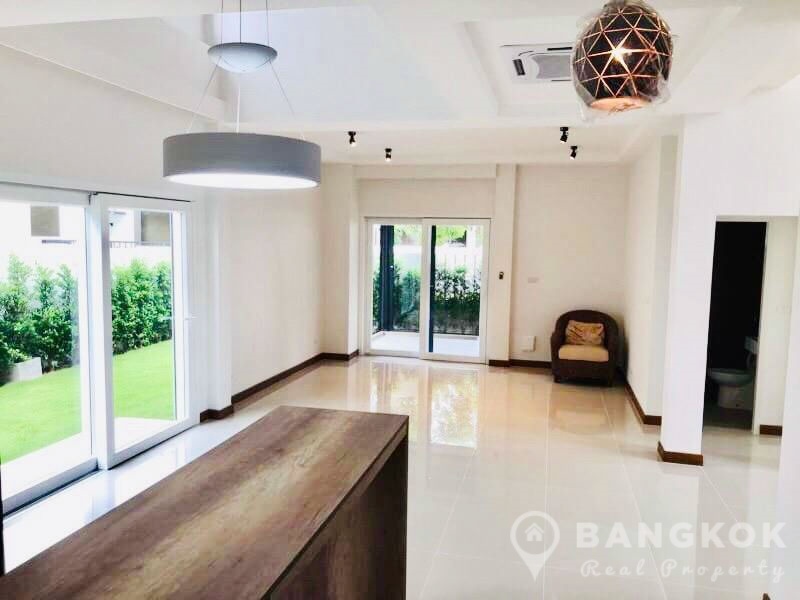 Villa Arcadia Srinakarin in Bang Na