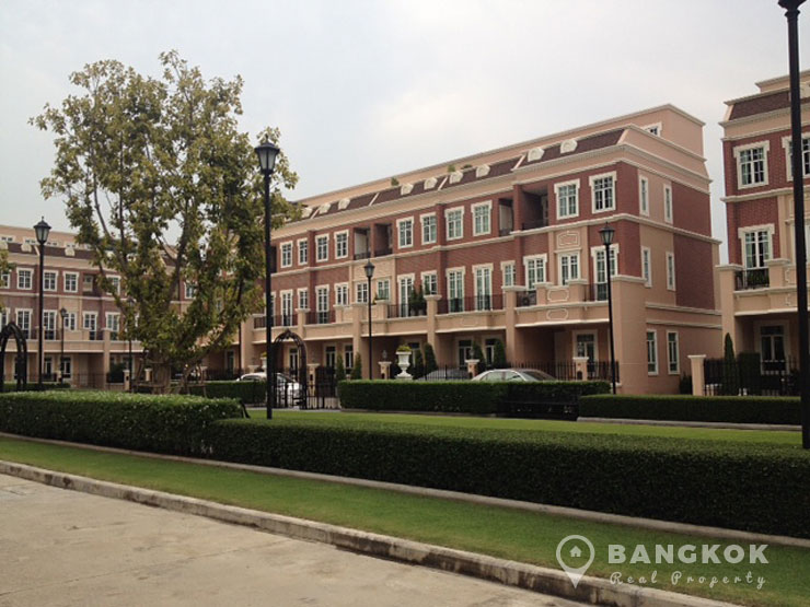 Modern 3+1 Bed 3 Bath  On Nut Townhouse in On Nut - Bearing