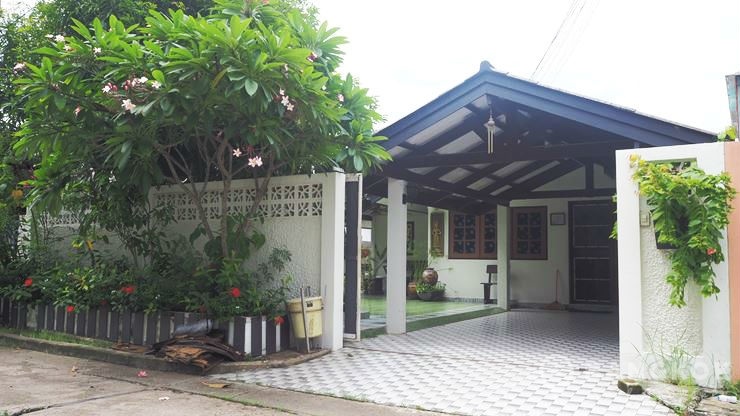 Sammakorn Village in Ramkhamhaeng - Minburi