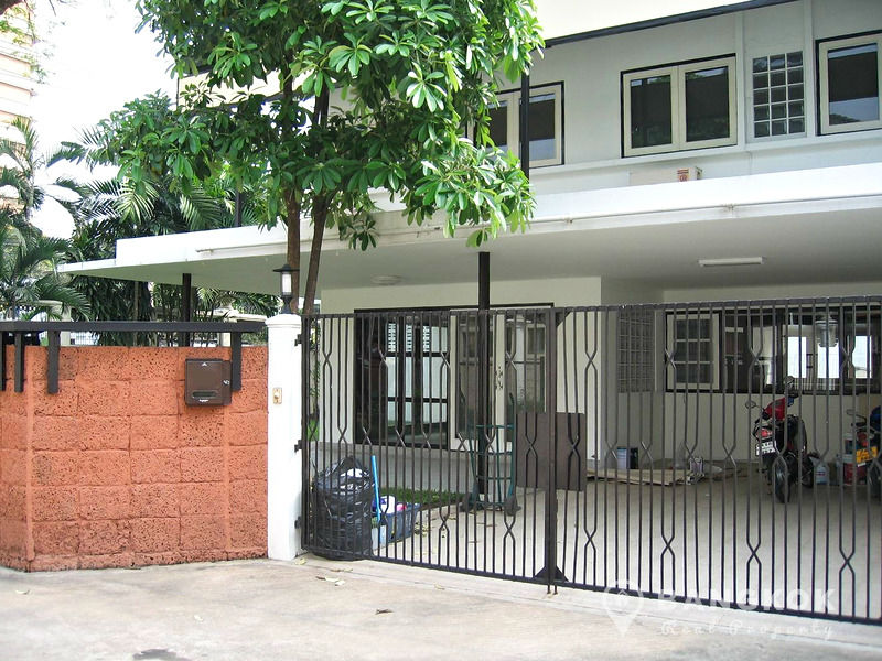 Ekkamai  | Detached Spacious 3 Bed House with Garden in Ekkamai