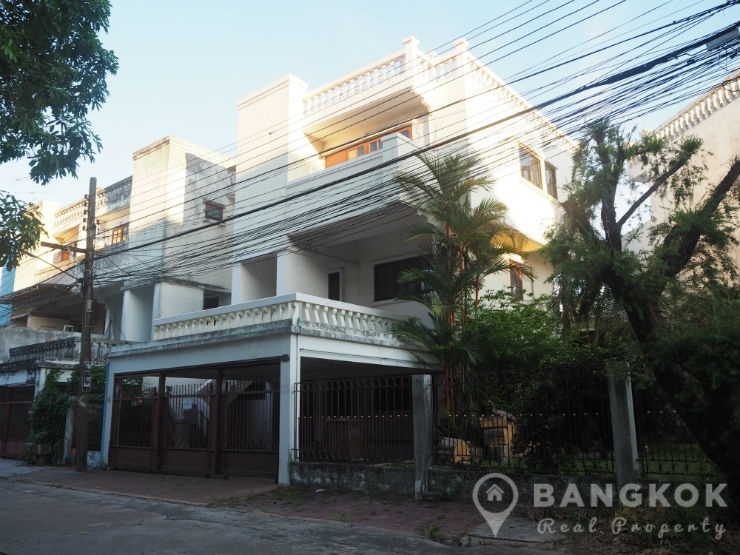 Spacious 4 Bed Pattanakarn Office near ARL in Pattanakarn
