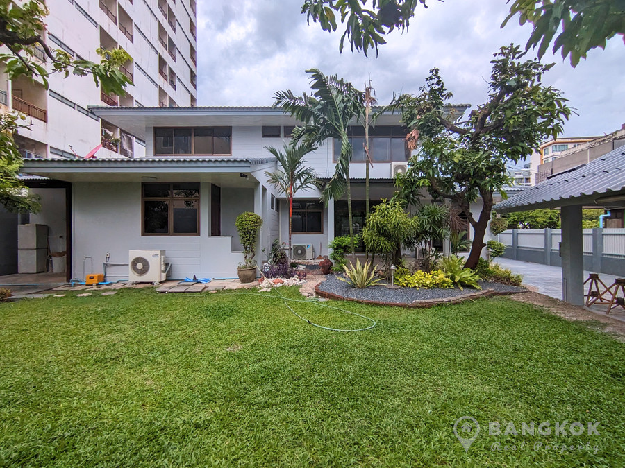 Phra Khanong | Newly Renovated 3+1 Bed Detached House walk to BTS in Phra Khanong