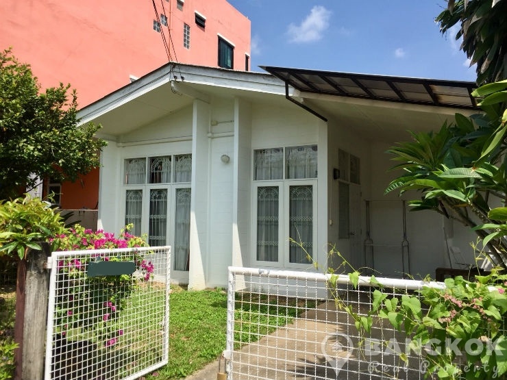Sammakorn Village in Ramkhamhaeng - Minburi