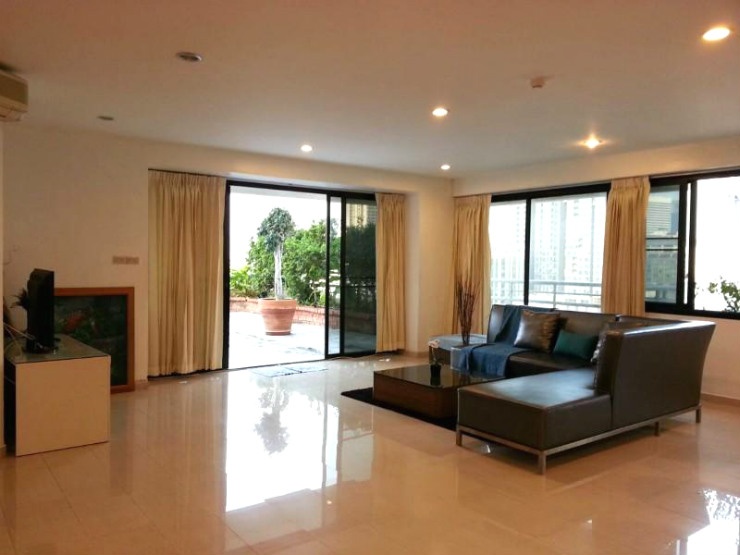 Saranjai Mansion in Nana - Asoke