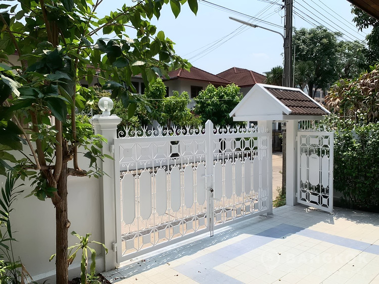 Sukhumvit 71 | Detached 3 Bed 3 Bath House in Phra Khanong