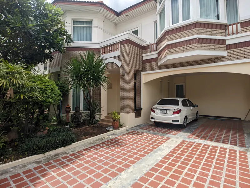 De Ville Srinakarin | Elegant Detached 3 Bed House