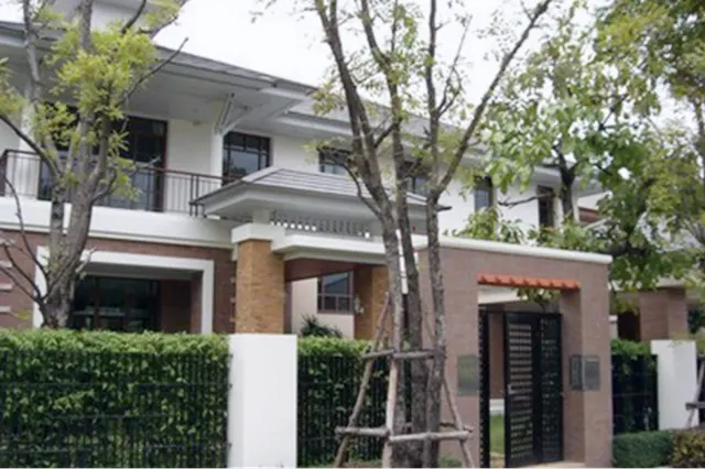 Narasiri Pattanakarn Srinakarin 4 Bed House
